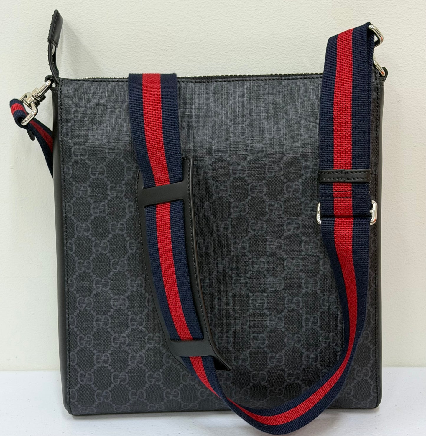GUCCI GG Supreme Messenger Bags