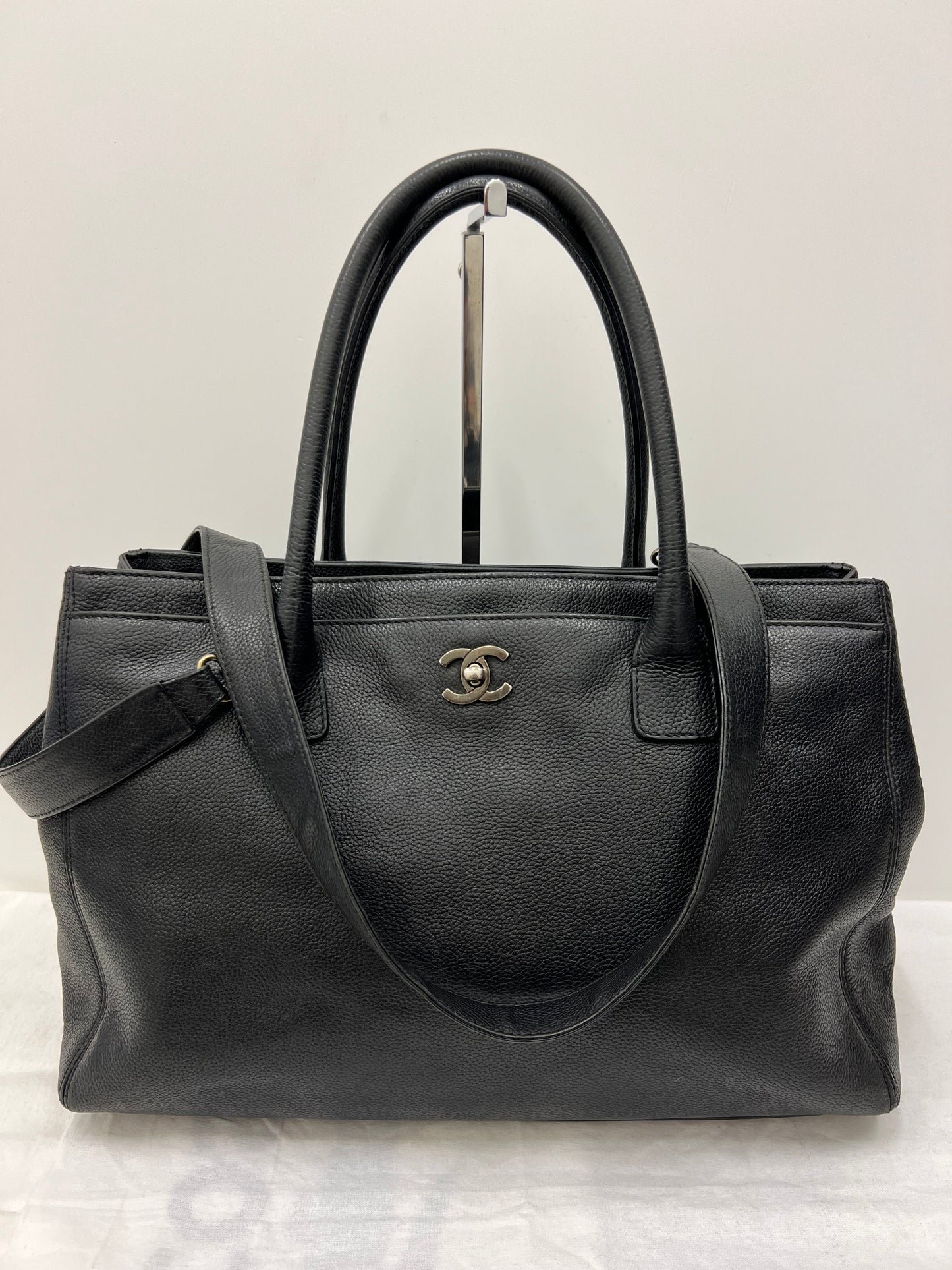 CHANEL Executive Cerf Tote Caviar
