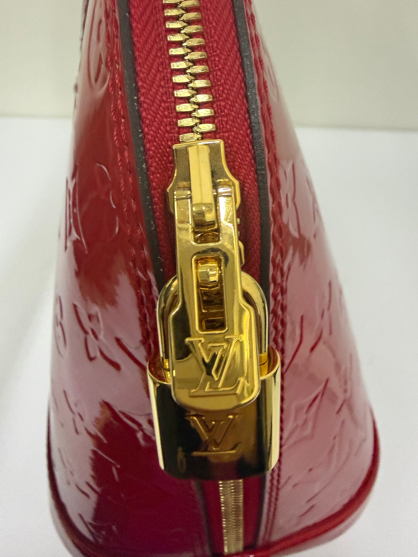LOUIS VUITTON Alma MM