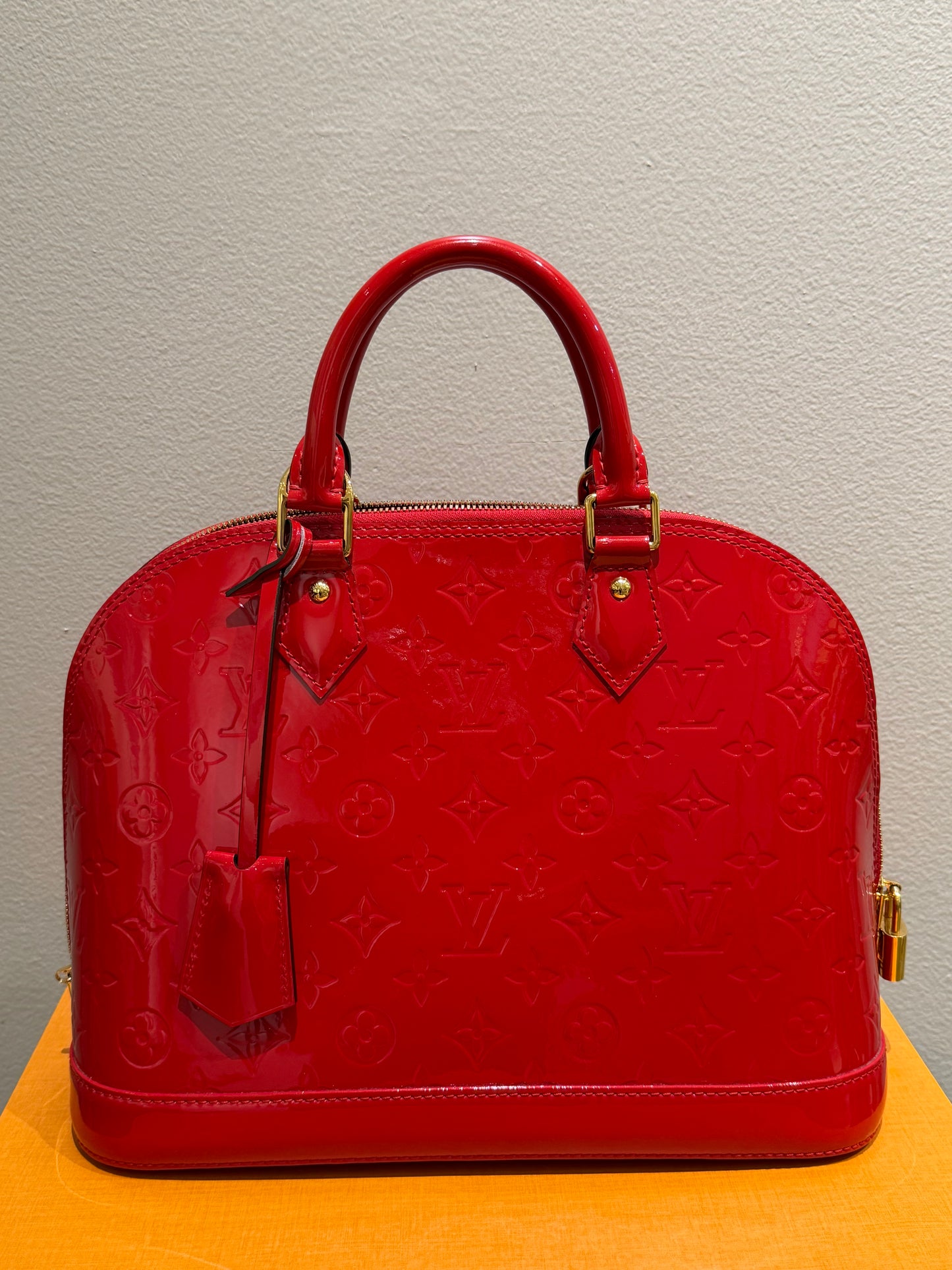 LOUIS VUITTON Alma MM