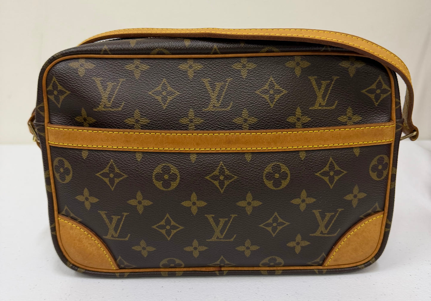 LOUIS VUITTON Trocadéro 24 Monogram