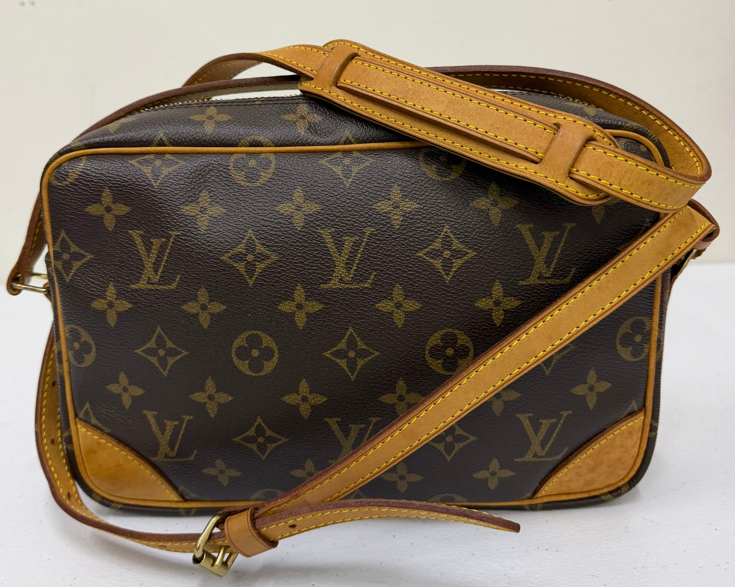 LOUIS VUITTON Trocadéro 24 Monogram