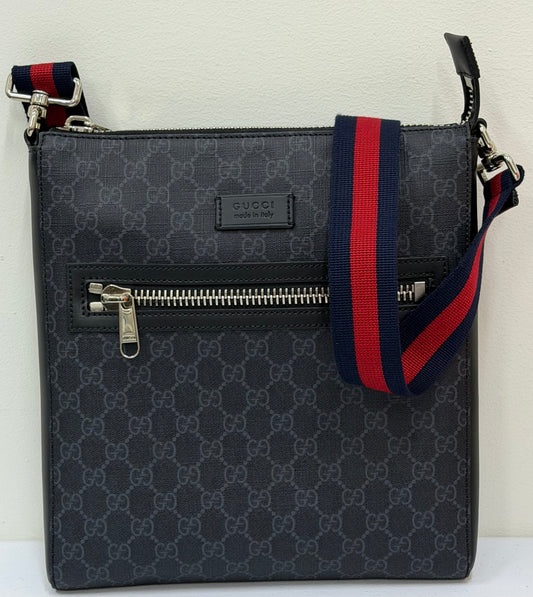 GUCCI GG Supreme Messenger Bags