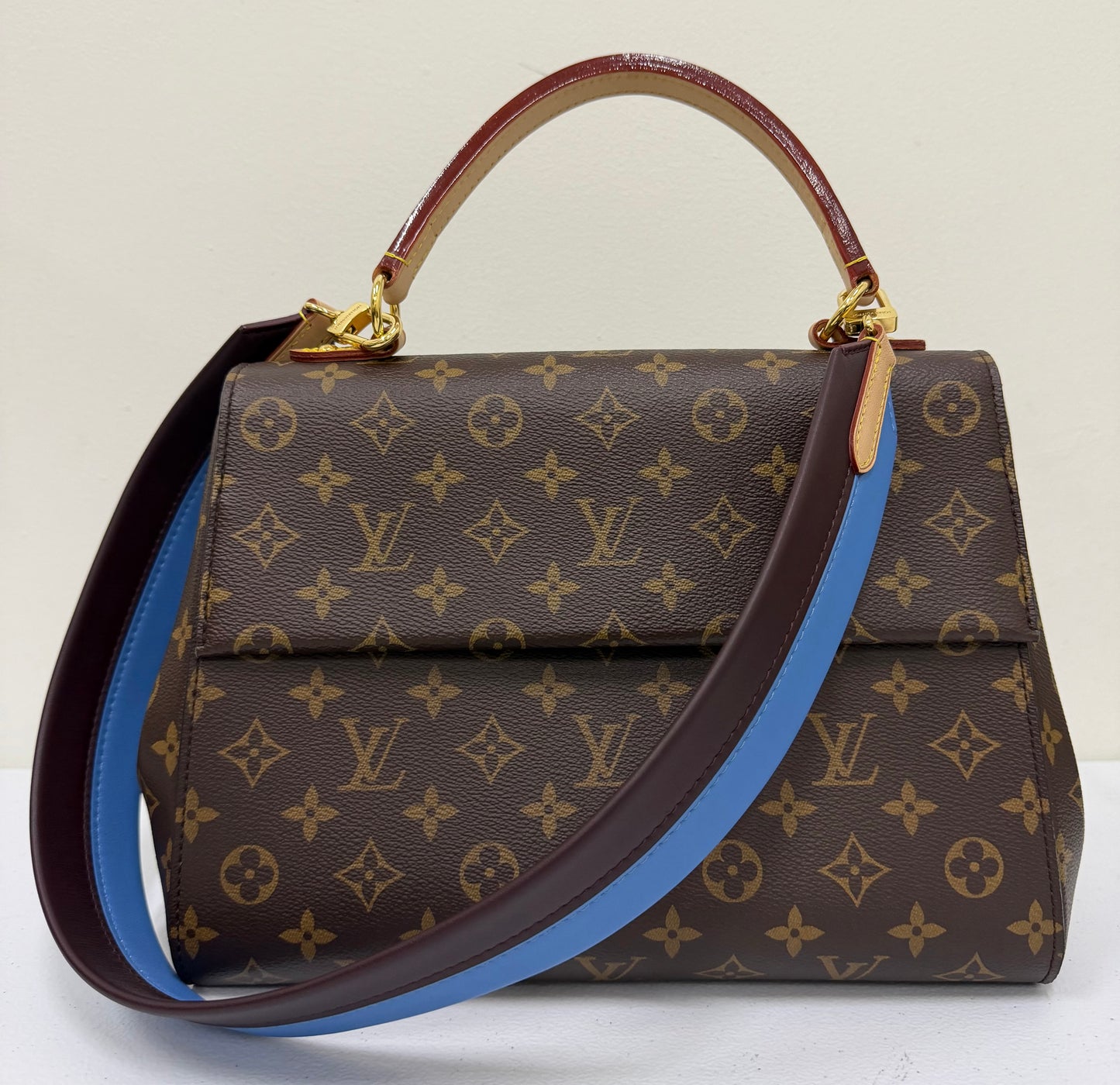 LOUIS VUITTON  Cluny MM