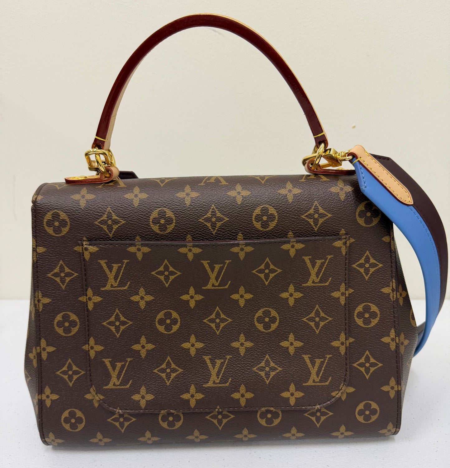 LOUIS VUITTON  Cluny MM