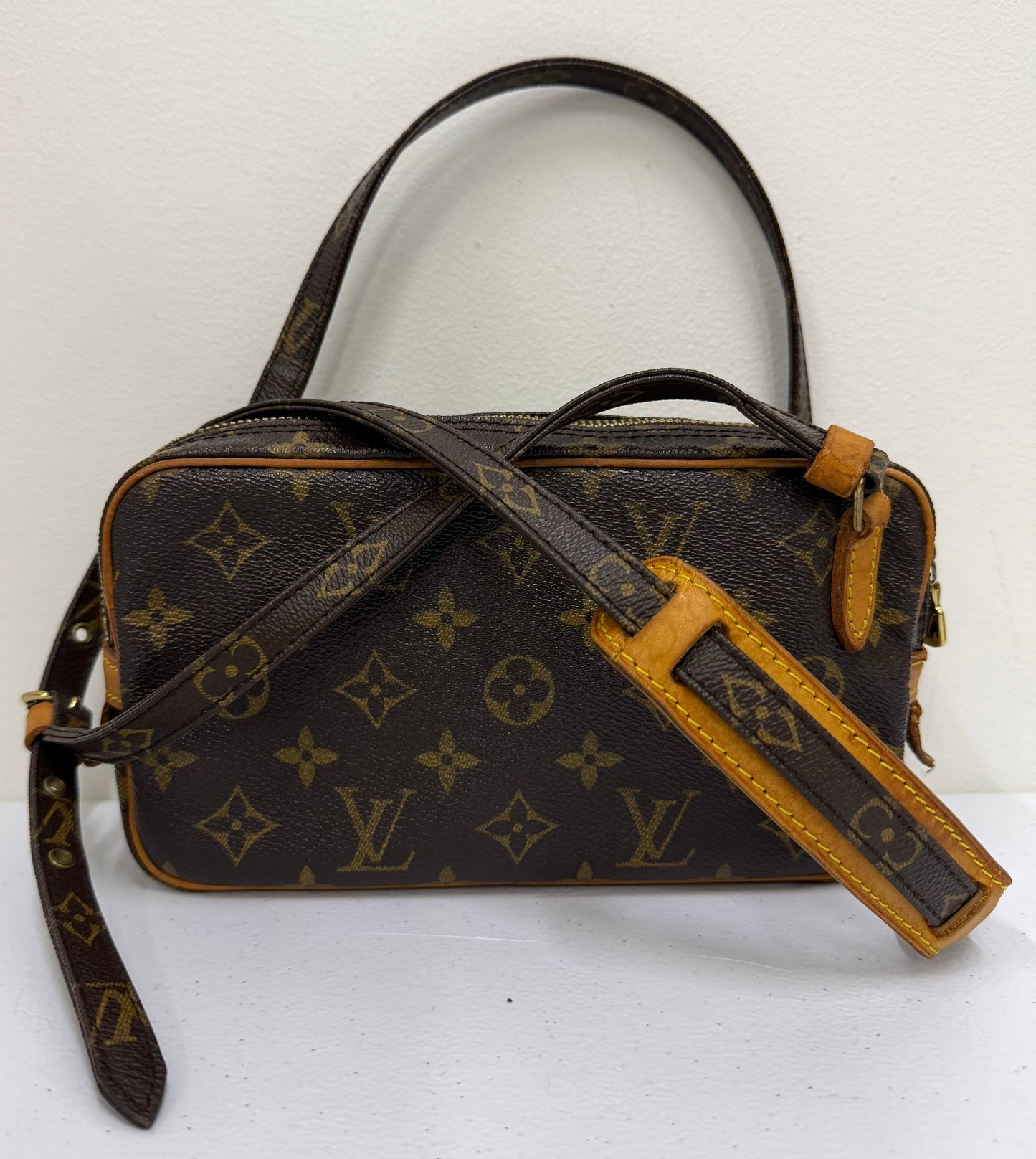 LOUIS VUITTON Pochette Marly Monogram