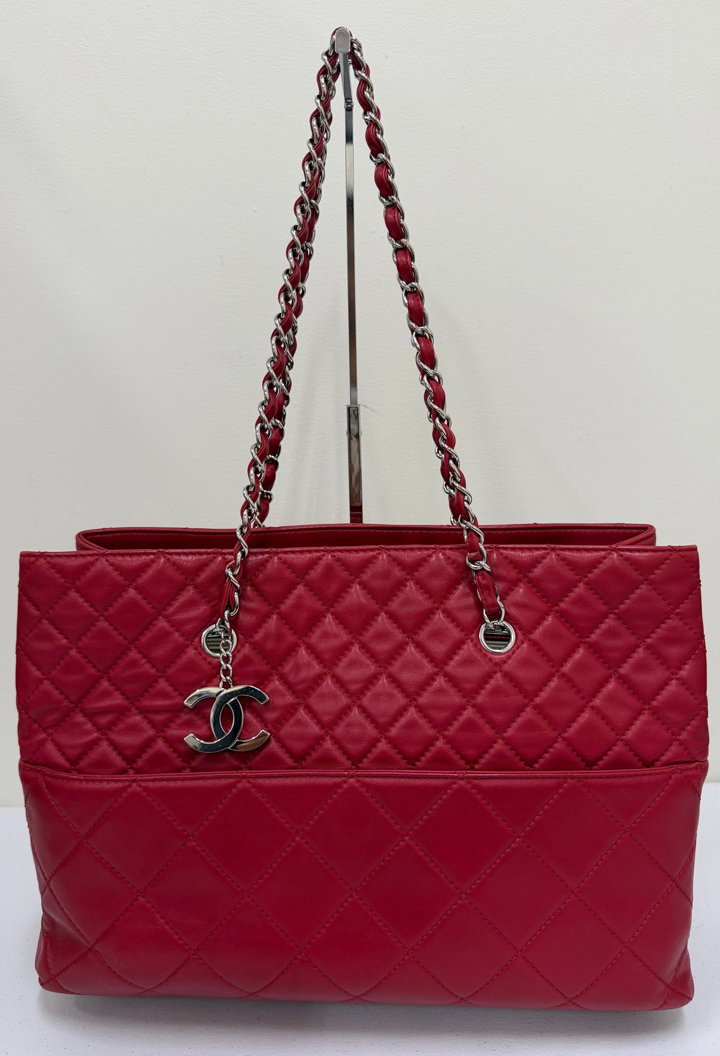 CHANEL CC Business Tote Red