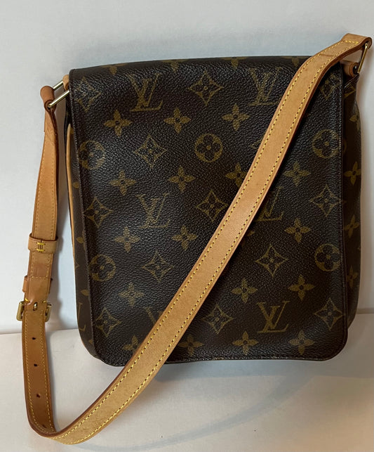 LOUIS VUITTON Mussette Salsa PM