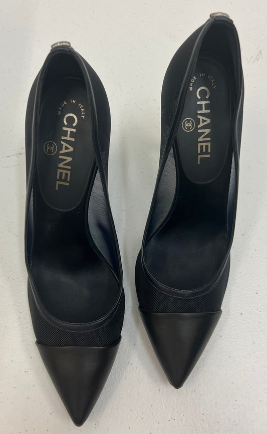 CHANEL  Interlocking CC Pumps