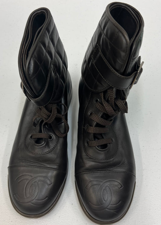 CHANEL Vintage Interlocking CC Boots