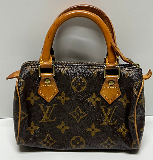 LOUIS VUITTON NANO Speedy