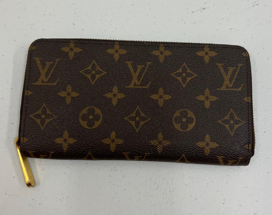 LOUIS VUITTON Zippy Sarah Wallet