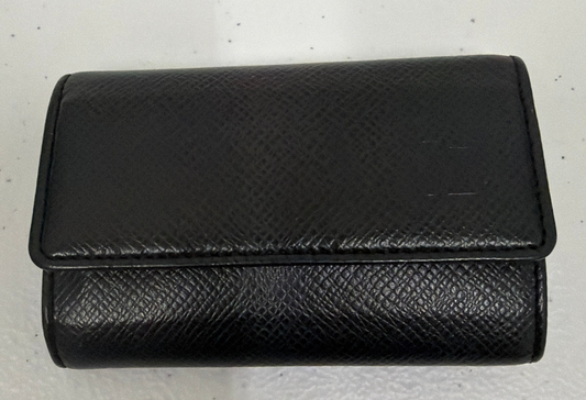 LOUIS VUITTON  Taiga 6-keys Case